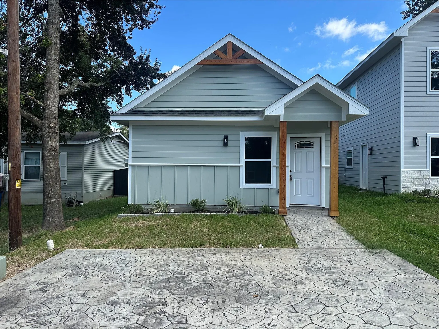 3 bed, 2.0 bath, 1020 sqft, $1,275 — Photo 1