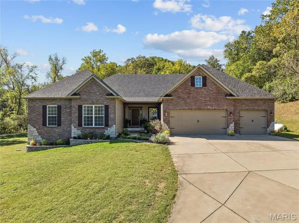 409 Griffith Ln, Chesterfield, MO 63005