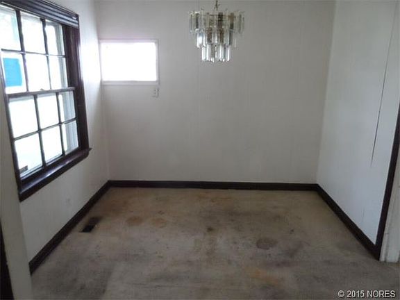 4th image of 303 E Zion Pl