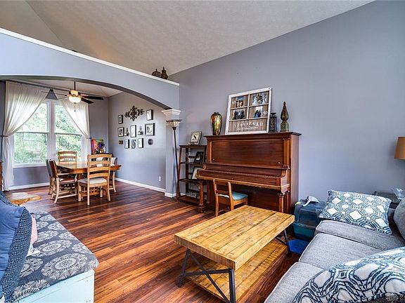 5th image of 2176 Leeds Ct