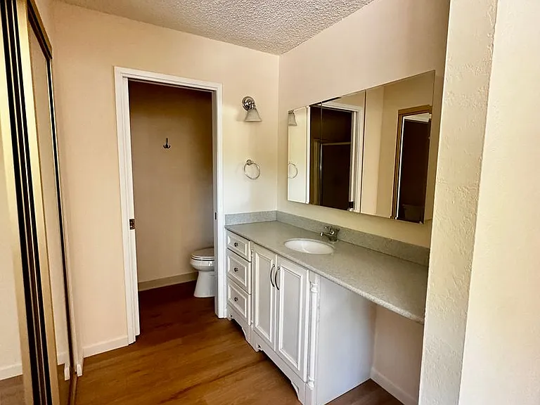 5042 Glide Dr #11 — Photo 12