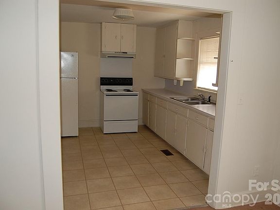 4th image of 126 Sunset Dr