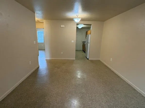 712 Moore Ave, Sikeston, MO 63801