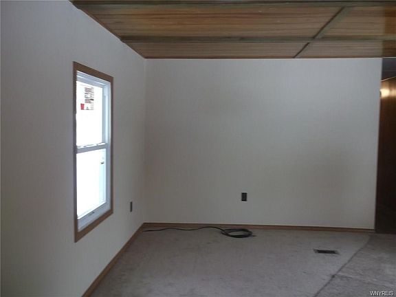 3rd image of 76 Andrus Cir