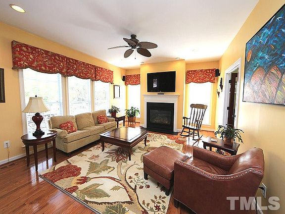 2nd image of 616 Lemontree Ln