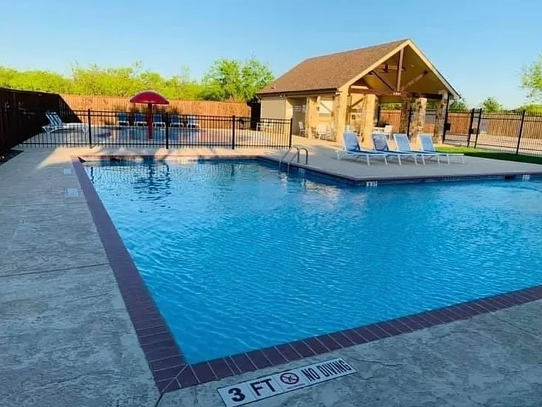 525 Marlin Dr — Photo 2