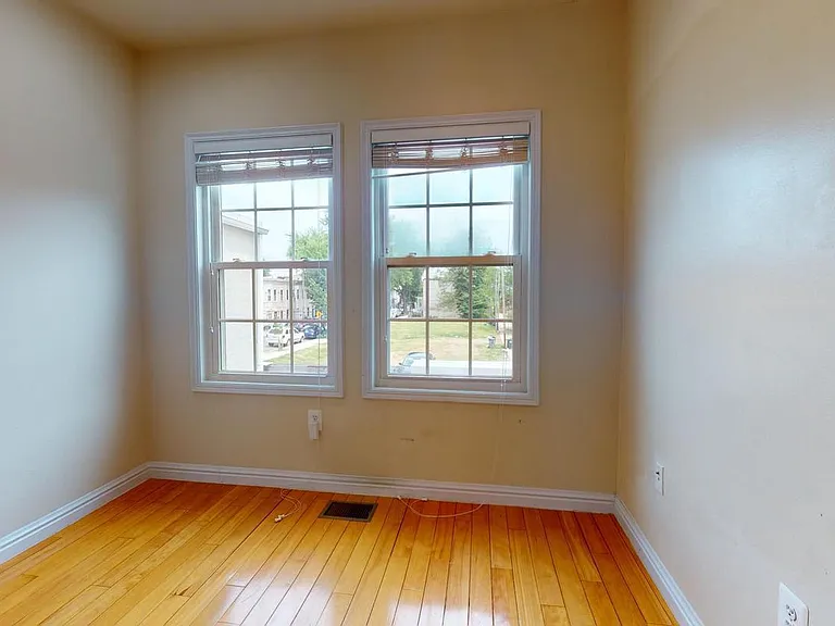 615 16th St NE — Photo 30