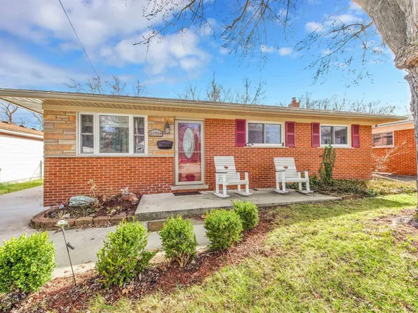 22504 Hoffman Ave, Saint Clair Shores, MI 48082