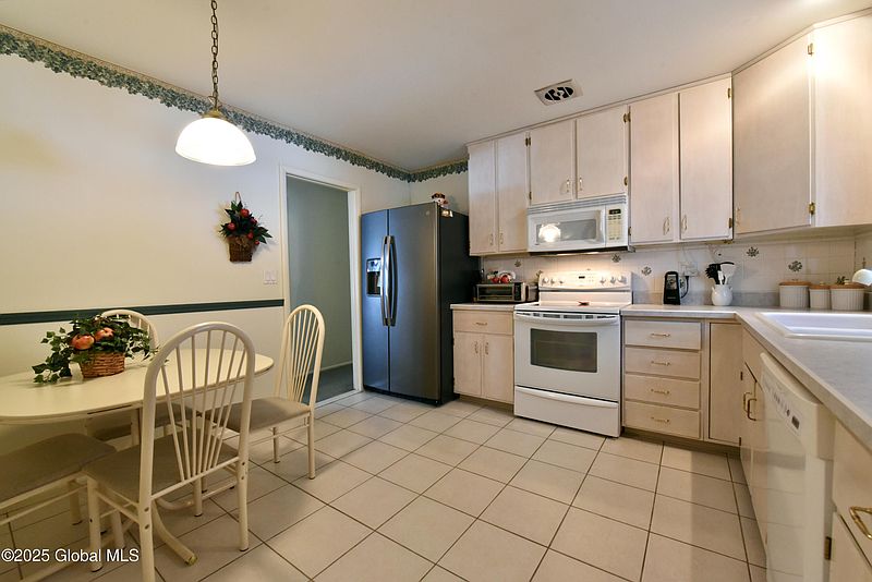 2nd image of 232 Van Aernem Road