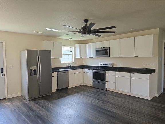 3rd image of 1720 Elderberry Ln
