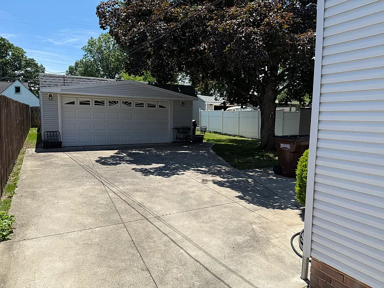 2701 Lincoln Ave — Photo 4
