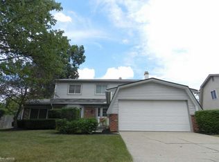 667 Barclay Dr, Troy, MI 48085