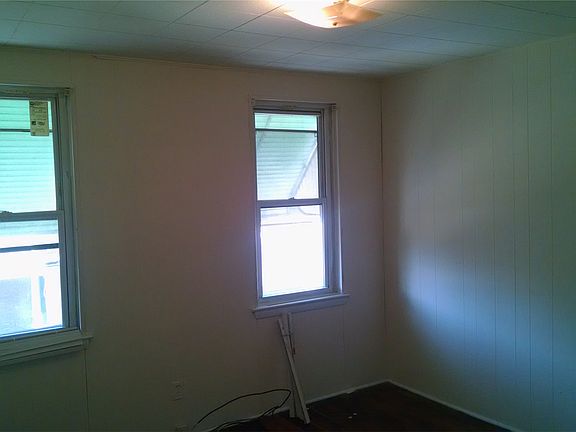 3rd image of 1832 E Thayer St