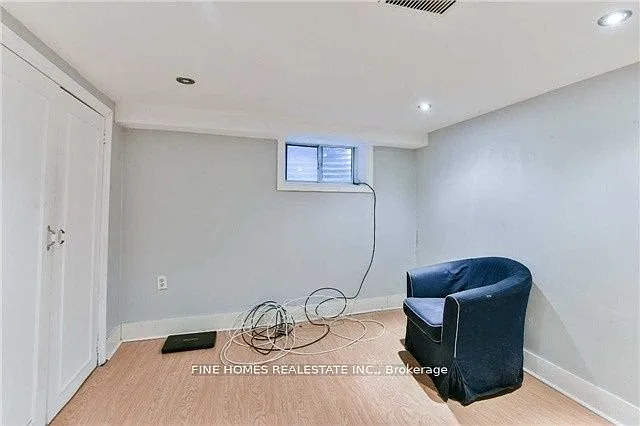 2 bed, $1,300 — Photo 4