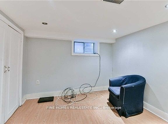 4th image of 390 Oakwood Ave