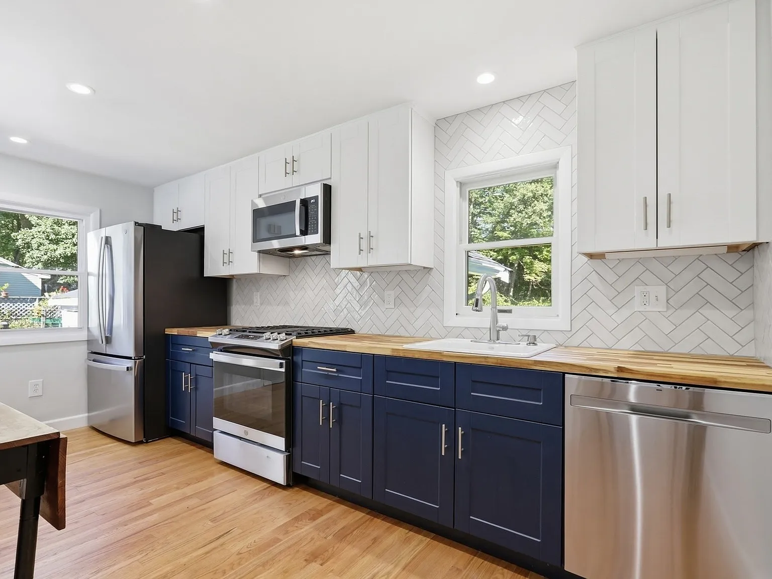 2 bed, 1.0 bath, 912 sqft, $2,550 — Photo 3