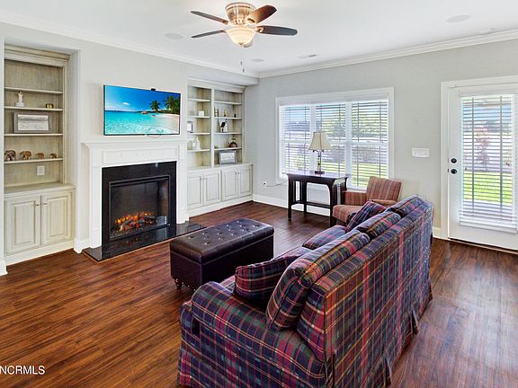 4th image of 689 Brookfield Drive