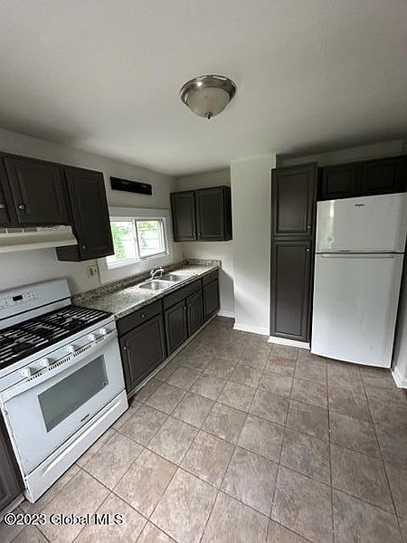 5th image of 26 Benjamin Street