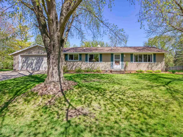 W14339 Brookwood Ct, Ripon, WI 54971