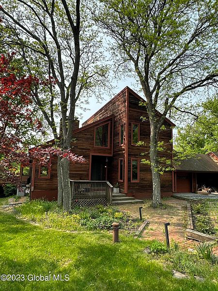 2nd image of 1085 Rector Road