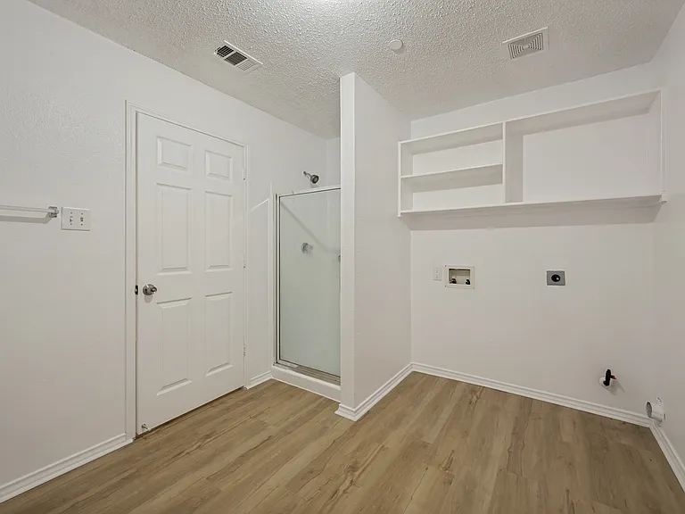 5518 Heathercrest Dr — Photo 6