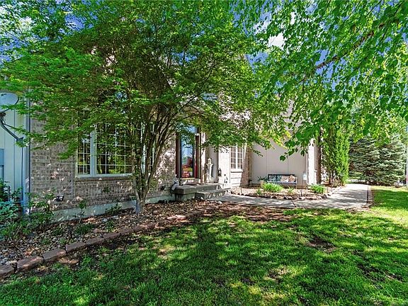 2nd image of 15733 Pine Cir