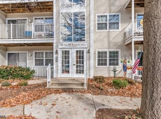44 Brookside Ln, Mount Arlington, NJ 07856