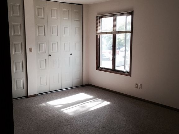 5th image of 10333 W North Ave