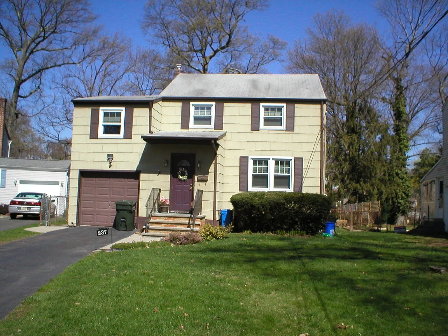 237 Maple Ave photo 1