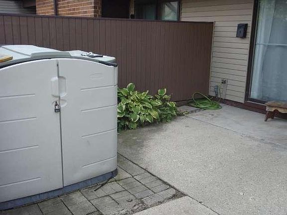 3rd image of 1621 W Edgerton Ave #102