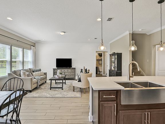 4th image of 636 Shetland Dr