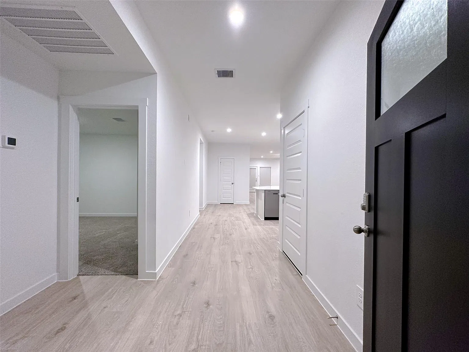 4 bed, 2.0 bath, 2031 sqft, $2,300 — Photo 4