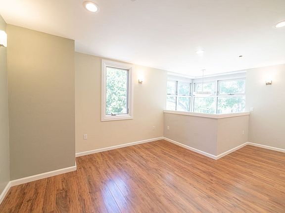 4th image of 1276 Ocean Ave #5