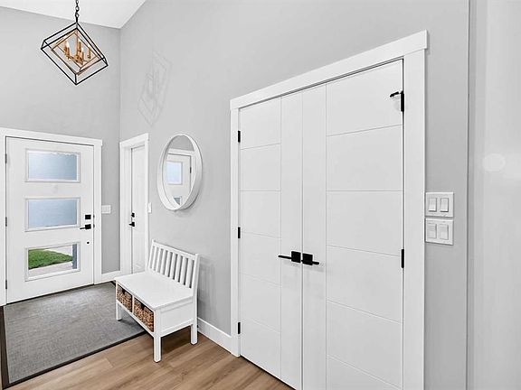 5th image of 51 S Strathaven Cir SW