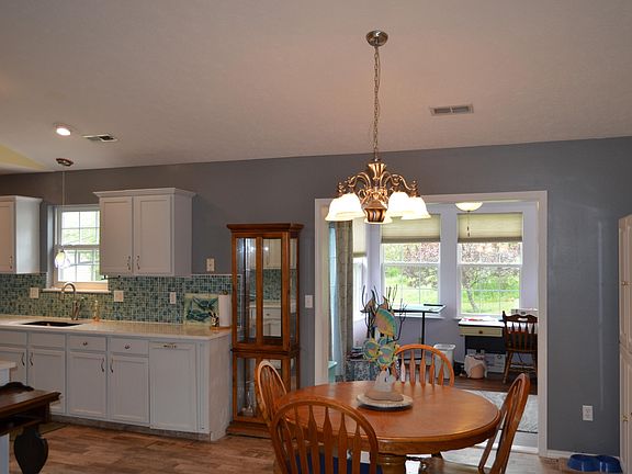4th image of 8 Bluebird Drive