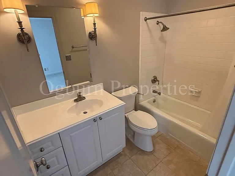 318 Hanover Arms Ct — Photo 9