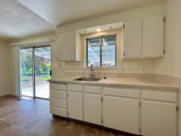 5595 SW Menlo Dr — Photo 15
