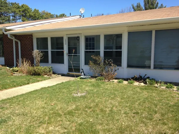 1017D Aberdeen Dr, Lakewood, NJ 08701