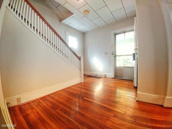 F1 Front Entrance and F2 Staircase