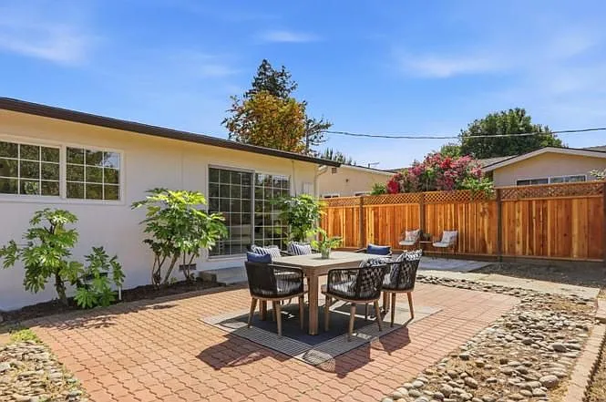 1091 W Latimer Ave — Photo 24