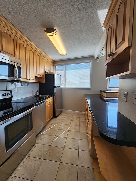 West Vancouver Apartment for rent - 2 Bedrooms — photo 6