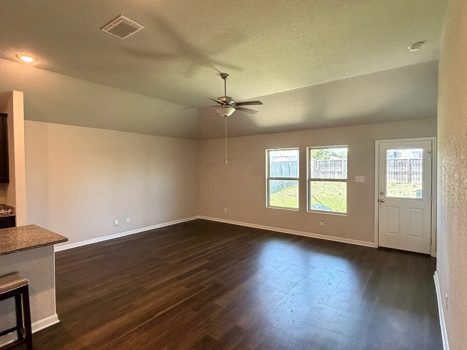 3 bed, 1831 sqft, $2,150 — Photo 3