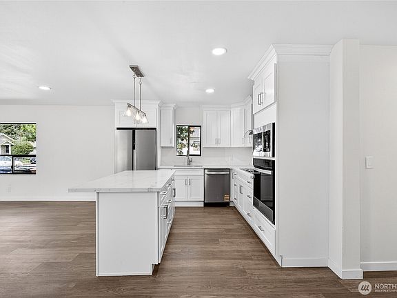 5th image of 6931 S Tyler Street