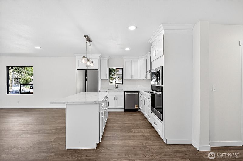 5th image of 6931 S Tyler Street