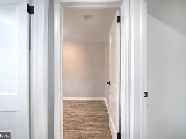 1327 Jackson St — Photo 26