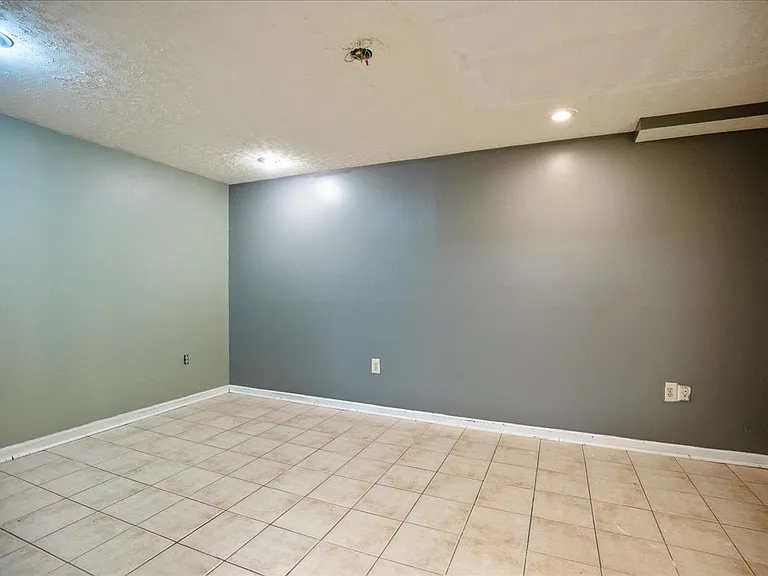 1904 Hilton Ct — Photo 19