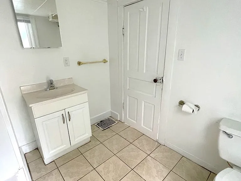 211 Ballard St — Photo 13
