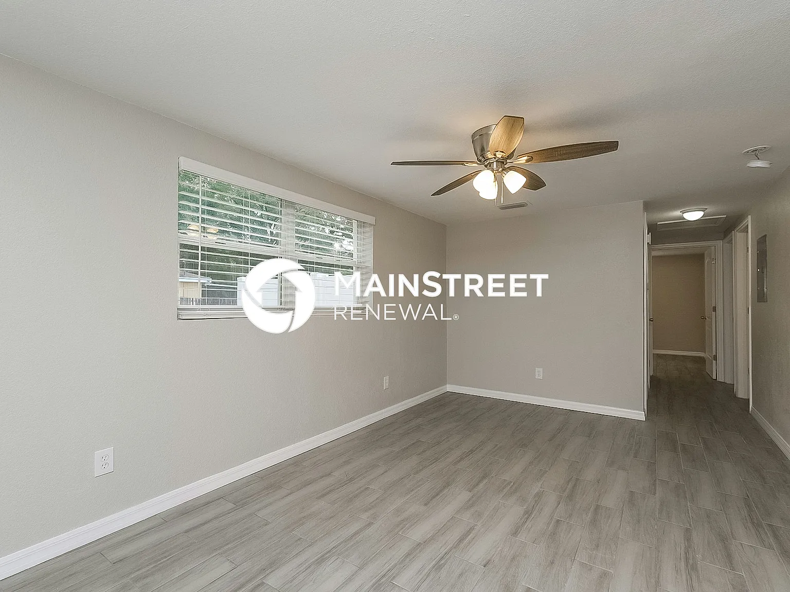 3201 E Diana St — Photo 2