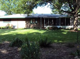 9932 Debbie Ln, Machesney Park, IL 61115