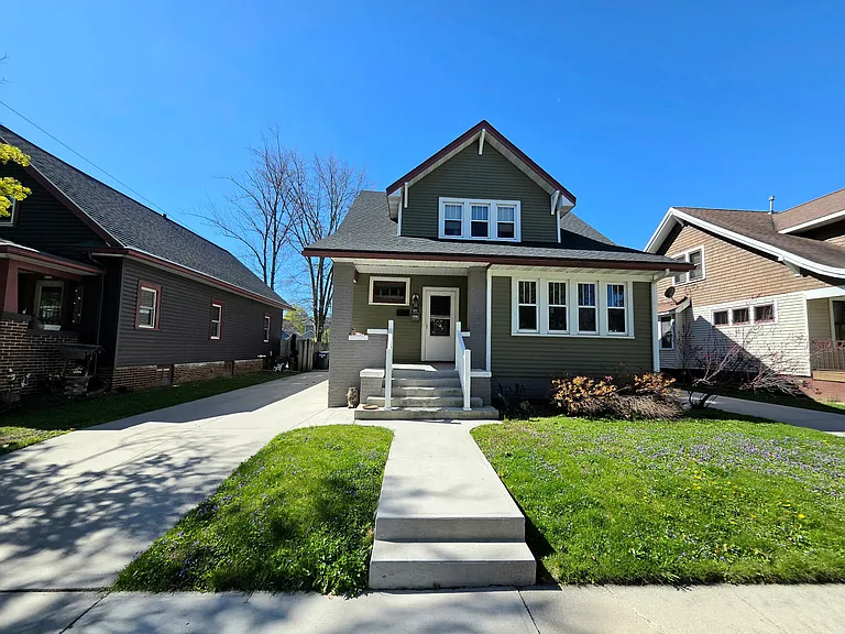 921 Bell Ave — Photo 2